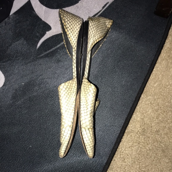 Vince size 8 reptile pattern flats cream and grey 💕 - Picture 3 of 7